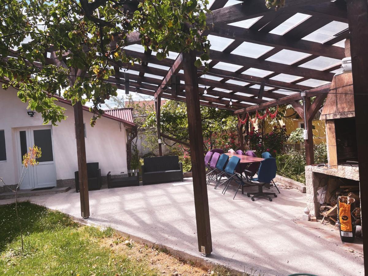 Garage Apartment Râșnov Exterior foto